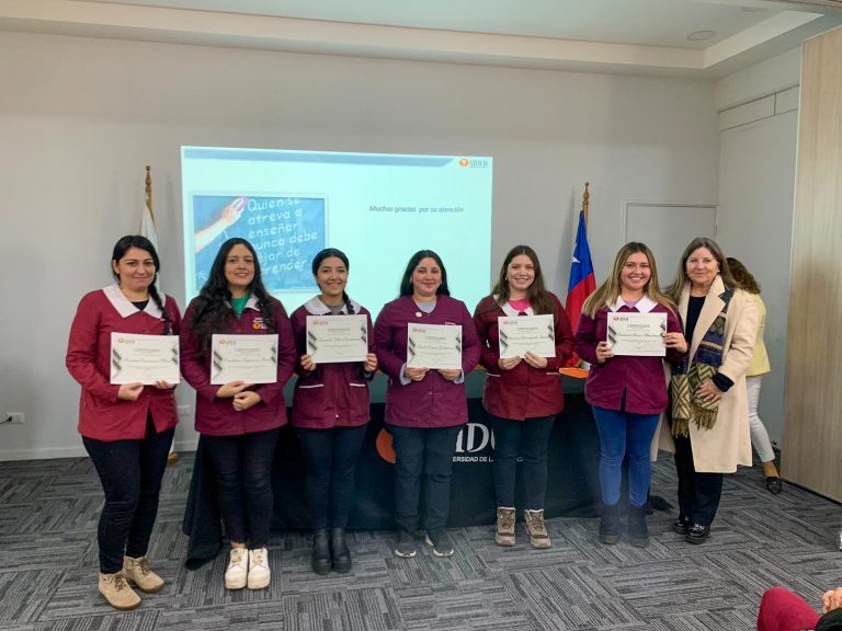 Facultad de Educación entrega reconocimiento a estudiantes de UDLA que obtuvieron destacados resultados en la Evaluación Nacional Diagnóstica