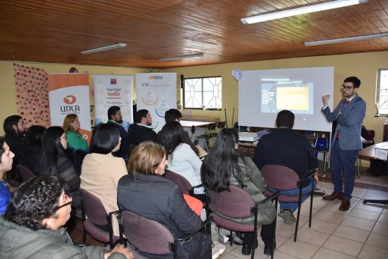 Estudiantes de la carrera de Derecho dictan taller sobre Ley de Responsabilidad Parental dirigido a funcionarios de la Municipalidad de Yumbel