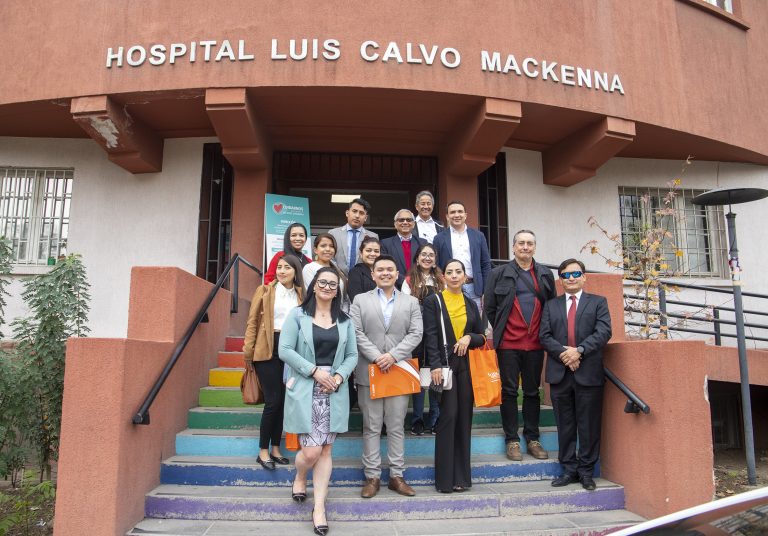 Actividades en terreno y reunión con el Magíster en Salud Comunitaria marcan visita de estudiantes de la Universidad Internacional de Ecuador a UDLA