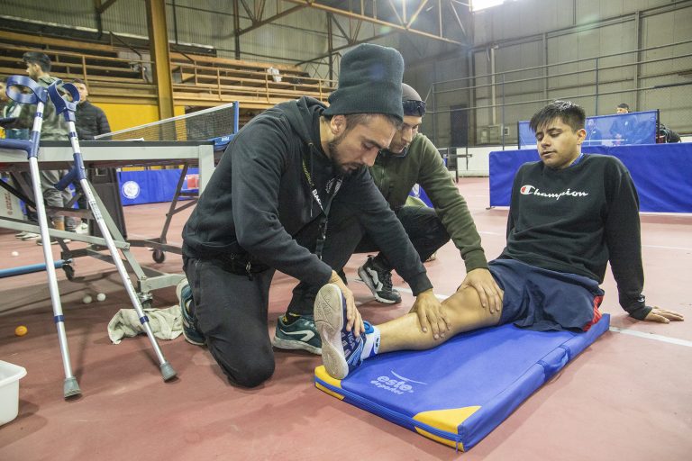 Estudiantes del Instituto del Deporte realizan evaluaciones a deportistas de la Selección Chile de Tenis de Mesa de cara a los próximos Juegos Parapanamericanos
