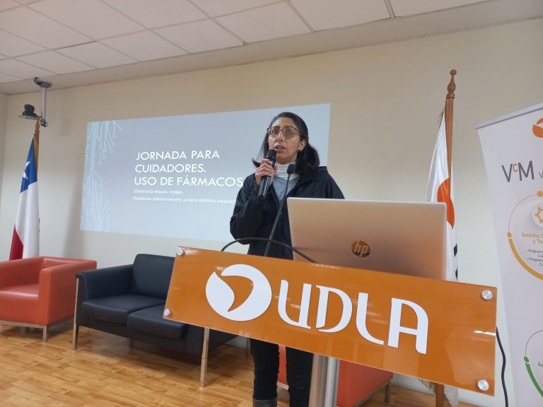 Padres y profesionales de centros de autismo de la Región de Valparaíso se instruyen en manejo farmacológico y estrategias terapéuticas a través de Proyecto de VcM