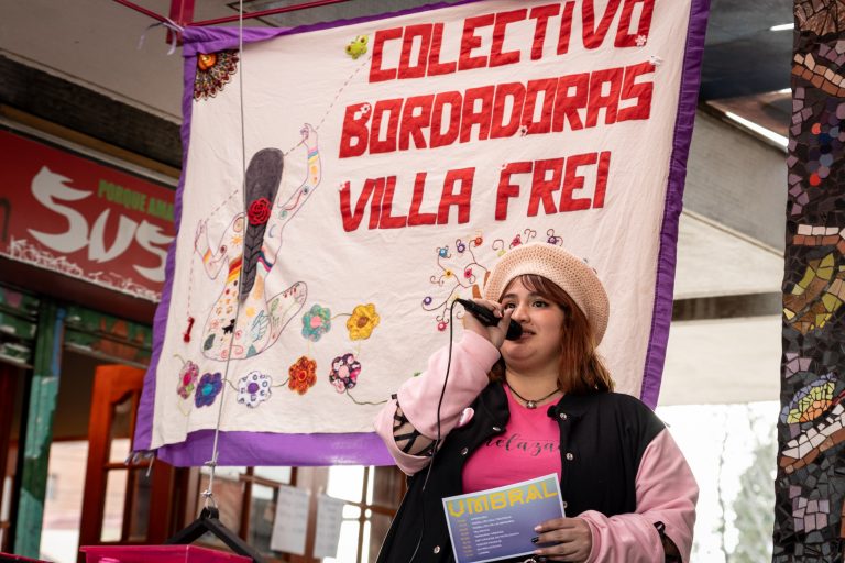 Estudiantes de la Escuela de Arquitectura UDLA exponen sus proyectos de título en el Parque Ramón Cruz en Villa Frei