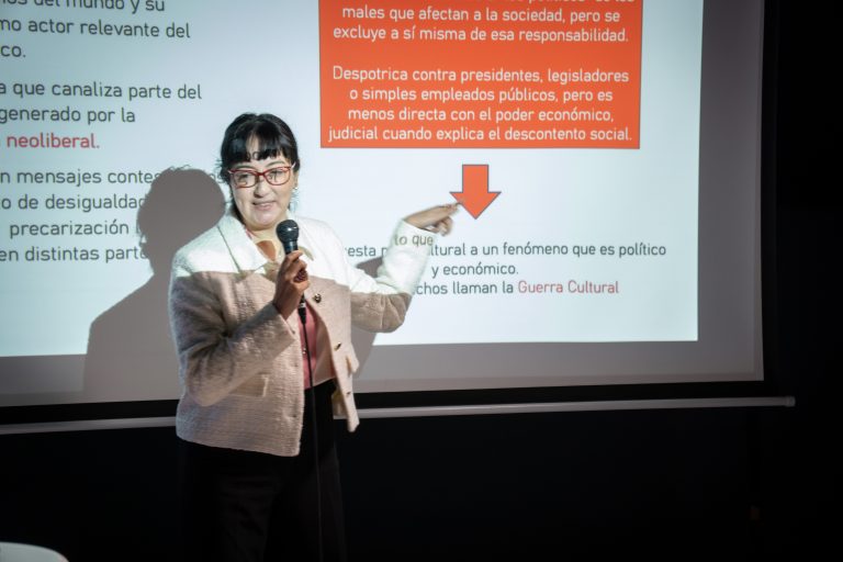 Ciclo “Mundo en Crisis” aborda el auge del autoritarismo de derecha en el mundo