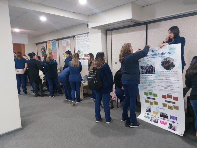 Estudiantes de Enfermería, Kinesiología y Fonoaudiología de Campus La Florida presentan proyectos para mejorar la calidad de vida de vecinos del barrio Los Quillayes