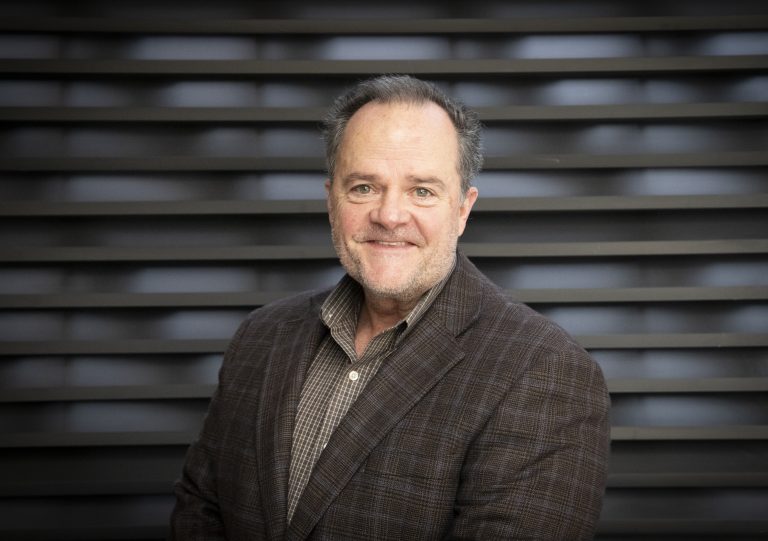 Christopher Johnson asume como nuevo Director del Instituto de Inglés: “Si uno se dedica con esfuerzo y tiempo a aprender inglés, los beneficios son de por vida”