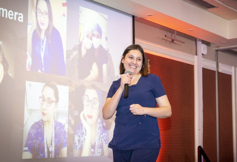 Con experiencias y consejos de egresados, Escuela de Enfermería realiza encuentro con 260 estudiantes de primer año