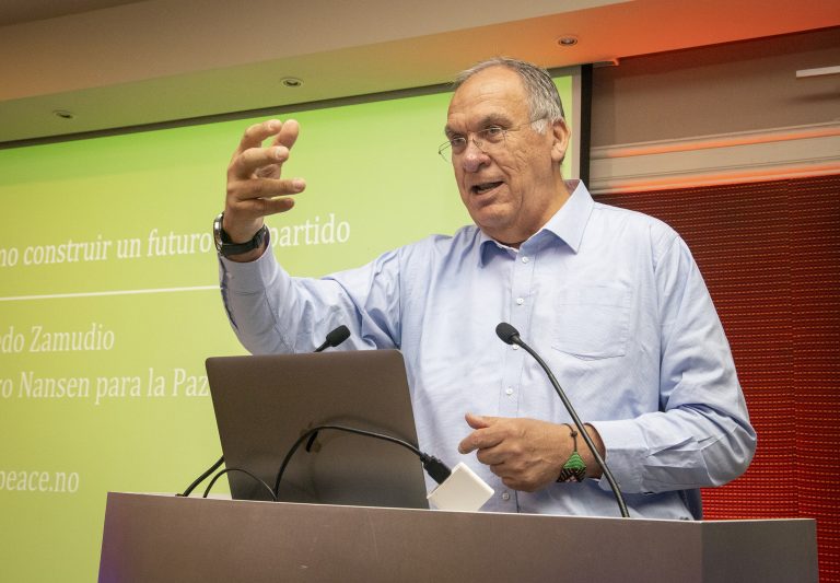 Escuela de Trabajo Social realiza seminario sobre metodologías y herramientas para superar conflictos mediante el diálogo