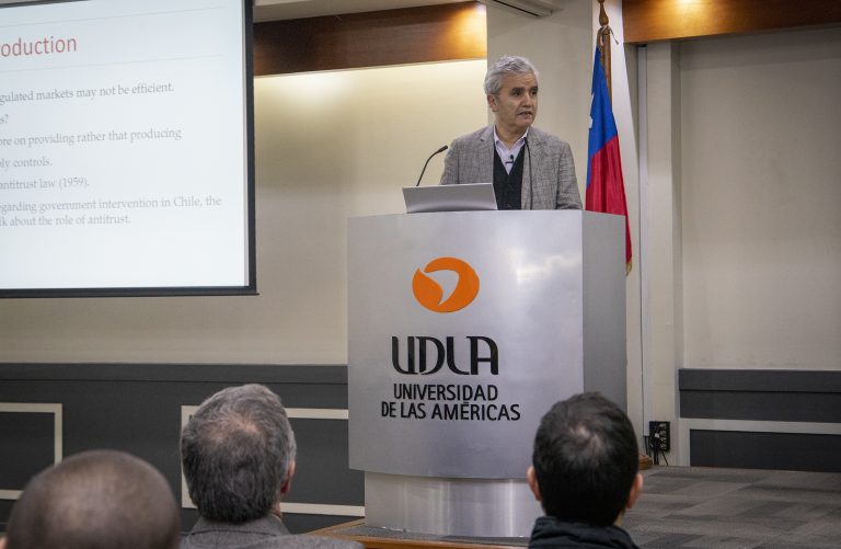 Estudiantes de la Universidad de Arkansas, EEUU, reciben charla magistral del ministro del Tribunal de Defensa de la Libre Competencia, Ricardo Paredes, en UDLA
