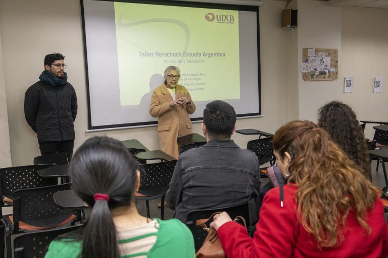 En Sede Santiago, Viña del Mar y Concepción, Escuela de Psicología realiza encuentro con egresados