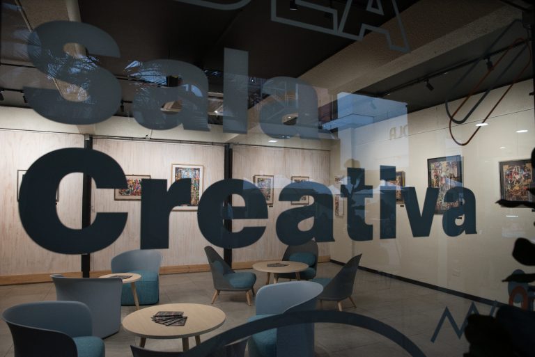 UDLA, a través de la Sala de Exposiciones, convoca a alumnos y apoderados del colegio Almeraki de la comuna de Macul a mediación cultural