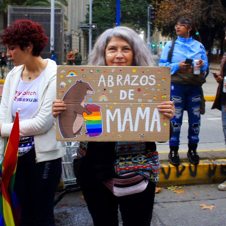 Trabajos de estudiantes UDLA dan vida a exposición fotográfica sobre respeto y diversidad en Campus Providencia