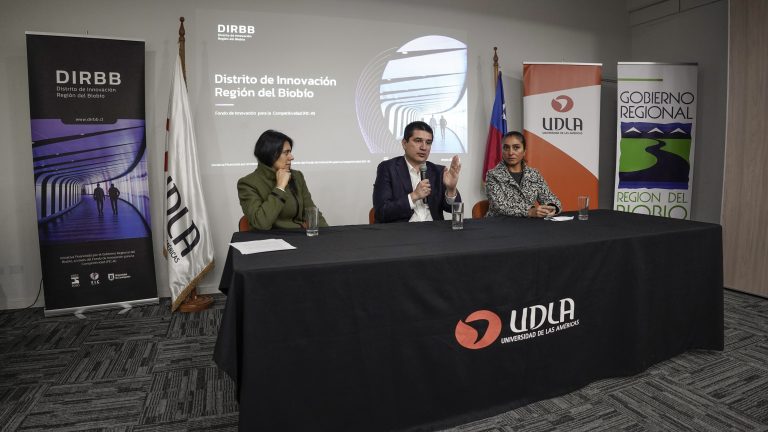 En Sede Concepción se realiza conversatorio para conocer distintas visiones sobre innovación tecnológica y tendencias del futuro