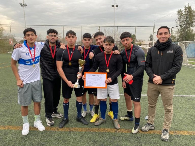 Equipo de Campus La Florida se adjudica la copa del Campeonato de Futbolito UDLA 2023