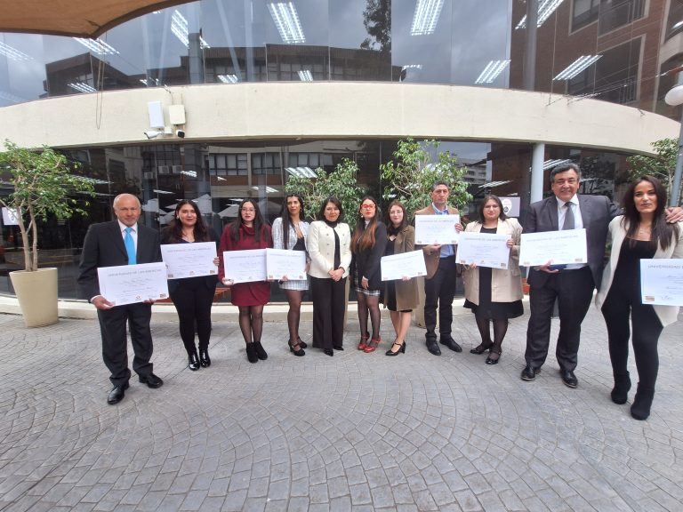 Facultad de Ingeniería y Negocios titula a la primera generación de estudiantes de la carrera de Contador Auditor Online
