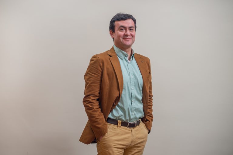 Director de carreras de la Facultad de Ingeniería y Negocios de UDLA expone sobre el Informe de Perspectiva de Coyuntura presentado por Observatorio de Corbiobío