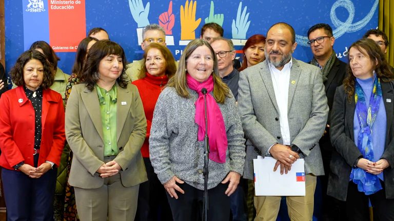 Decana de la Facultad de Educación participa en instancias de discusión educativa durante junio y julio