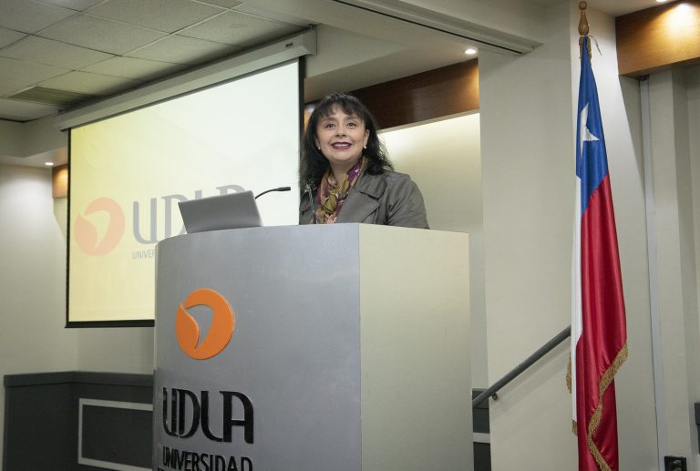 Escuela de Enfermería recibe a la Sociedad Chilena de Medicina Intensiva para dialogar en torno a liderazgo e innovación