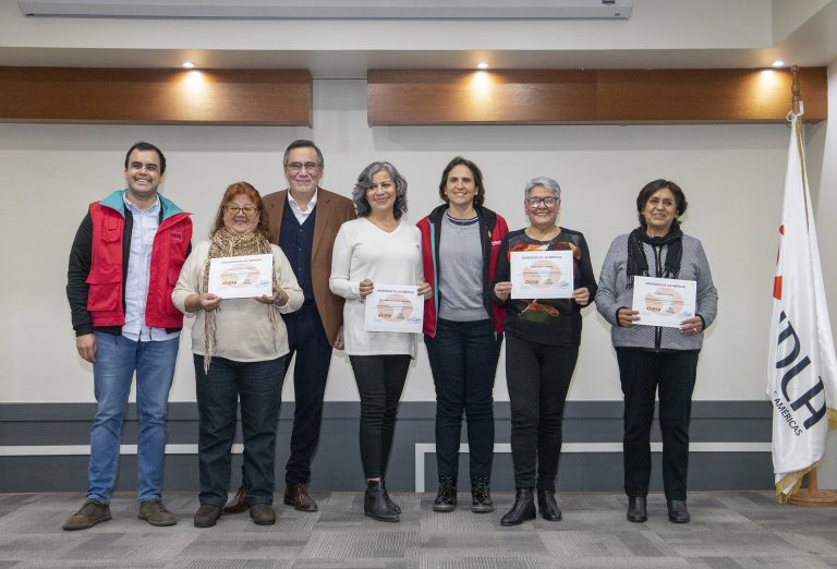 Con la presencia de la alcaldesa de Peñalolén, se realiza ceremonia de cierre de la segunda versión de la Escuela Integral para Personas Mayores a cargo de UDLA