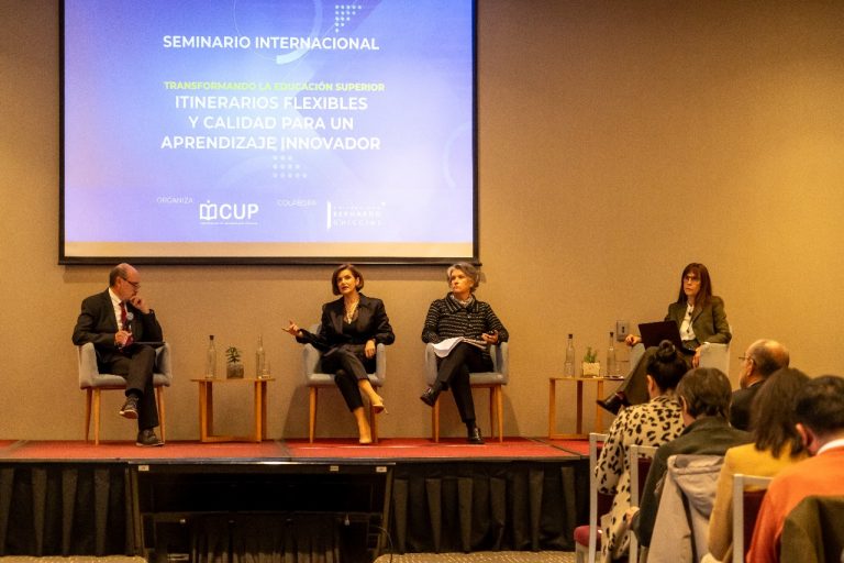 Vicerrector de Aseguramiento de la Calidad y Análisis Institucional, Carlos Mujica, modera seminario de la CUP sobre innovación en el aprendizaje