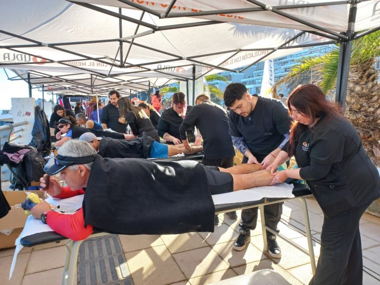 Campus Los Castaños presente en la Media Maratón de Concón con acciones a cargo de las carreras de Kinesiología y Nutrición y Dietética