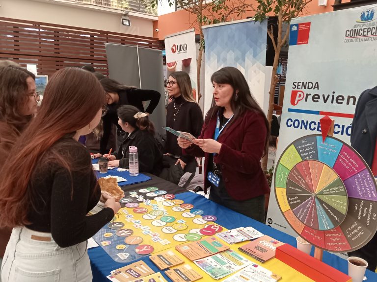 Sedes de UDLA desarrollan trabajos conjuntos con SENDA para la prevención del consumo de sustancias