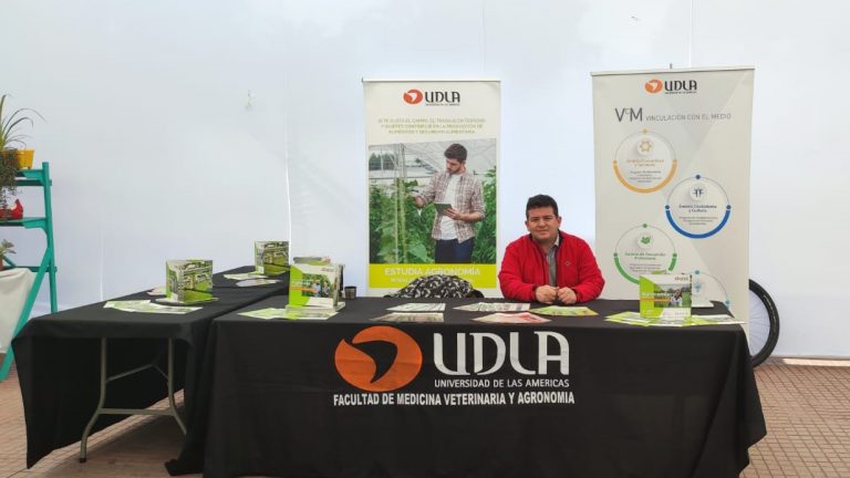 Facultad de Medicina Veterinaria y Agronomía representa a UDLA con stand y charla en la segunda versión de la Expo Apícola de Melipilla