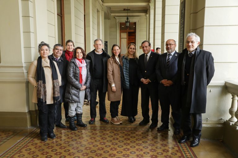 Rectora Pilar Romaguera junto con rectores de universidades reflexionan sobre el rol de la academia y la ciencia en los próximos 50 años