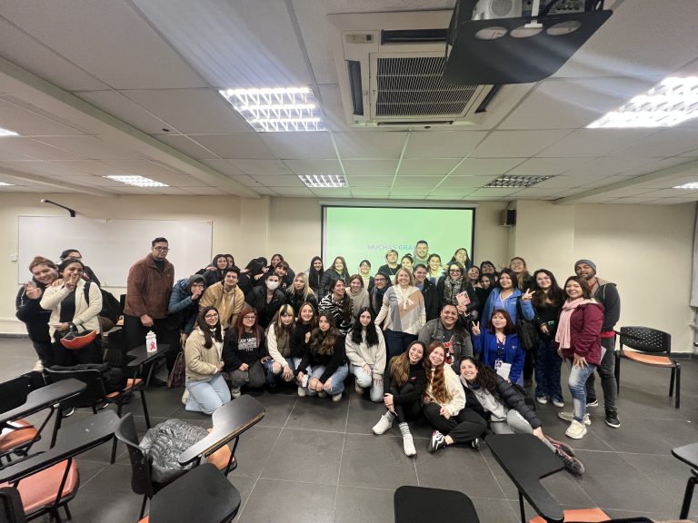 Comunidad estudiantil recibe capacitación para Certificación Gatekeepers sobre prevención del suicidio