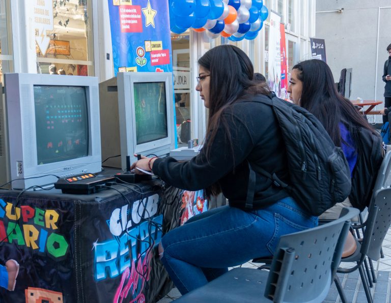 Estudiantes de Campus Los Castaños celebran el Día Internacional del Videojuego con actividades organizadas por la DAE