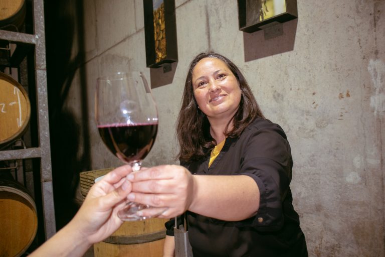 Traductora UDLA y su trabajo en prestigiosa viña: “Me encantaría aportar con un granito de arena a la consolidación de la profesión dentro del rubro vitivinícola”