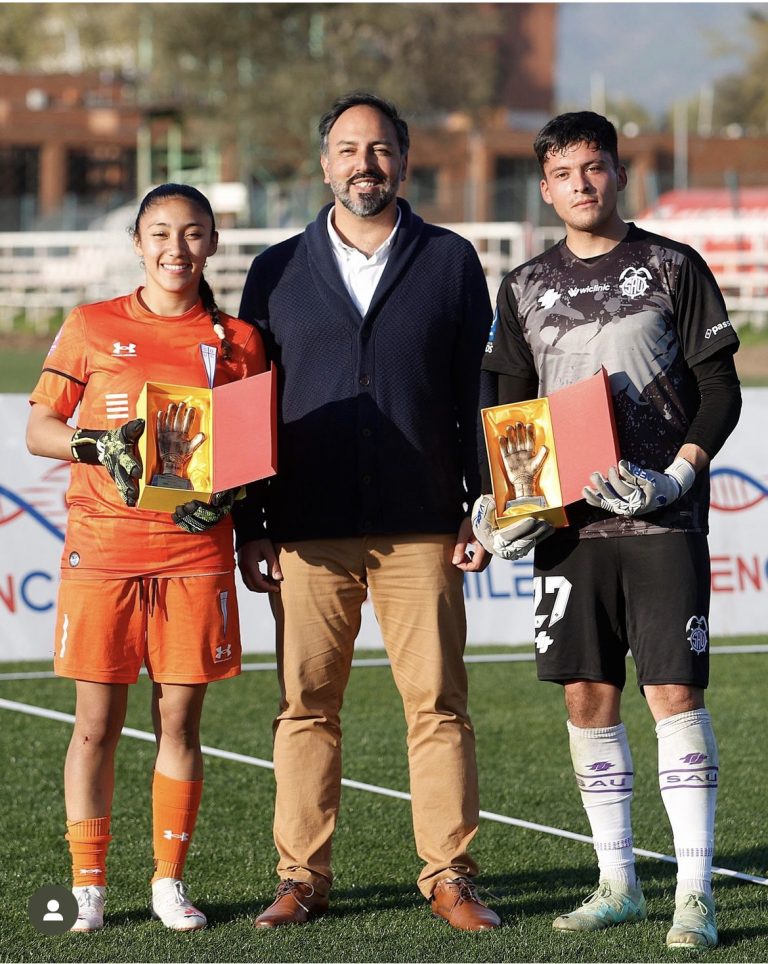 Estudiante de la Escuela de Kinesiología UDLA y jugadora de Universidad Católica, gana primer lugar en Torneo de Arqueros Chile 2023