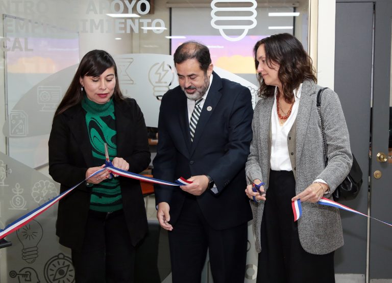 Campus Santiago Centro inaugura su Centro de Apoyo al Emprendimiento Local donde recibirán asesorías de estudiantes UDLA