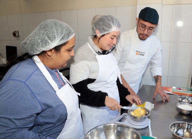 Escuela de Gastronomía y Municipalidad de La Reina estrenan iniciativa que potencia emprendimientos culinarios de mujeres
