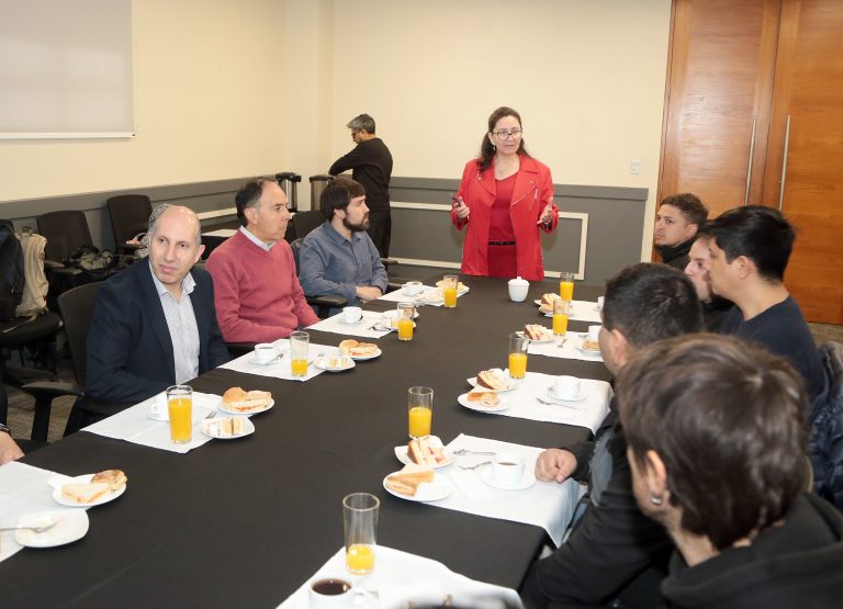 UDLA realiza desayuno con egresados y empleadores en el marco del Informe de Autoevaluación de la carrera de Ingeniería de Ejecución en Informática