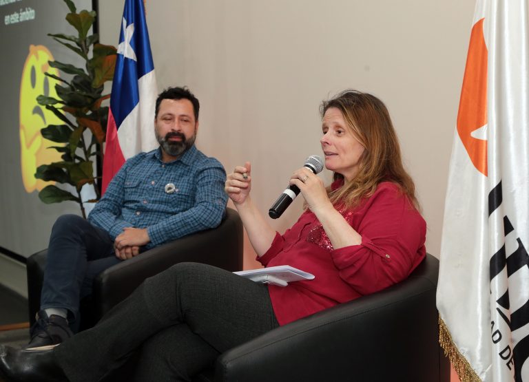 Escuela de Trabajo Social UDLA desarrolla seminario sobre el acoso laboral y sus implicancias en Campus La Florida