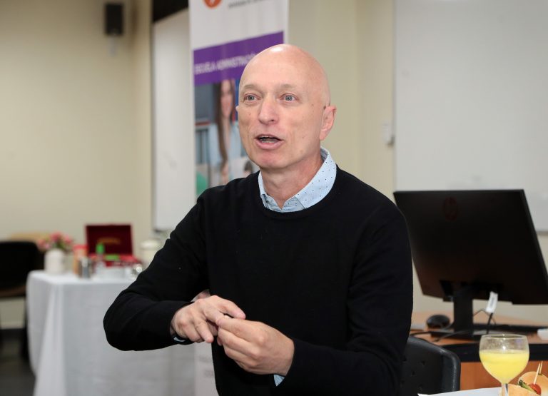 Administración Pública promueve de manera activa la reflexión en torno al futuro de la gestión y del empleo público con charlas en sedes de Viña del Mar y Santiago