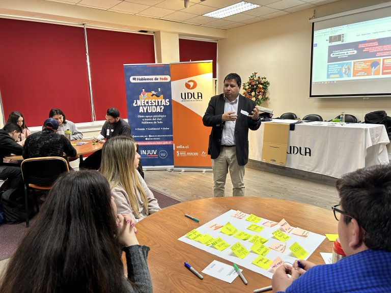 Seremi de Desarrollo Social se reúne con estudiantes de Sede Concepción para conversar sobre el consumo de drogas en el marco del programa “Hablemos de todo”