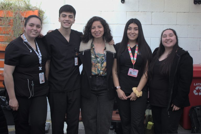 UDLA participa en la 2da Feria Integral de Salud para funcionarios del Servicio de Salud Metropolitano Central