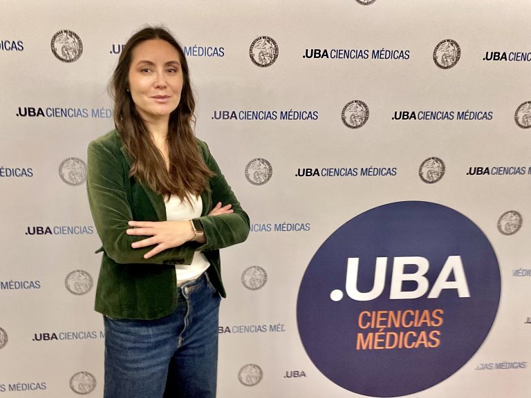 Investigadora de la Facultad de Salud y Ciencias Sociales expone en Buenos Aires sobre la adicción a las redes sociales en la población universitaria chilena