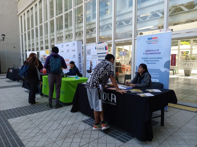 DAE de Campus Los Castaños organiza Feria de Microemprendimiento para orientar a la comunidad estudiantil sobre cómo iniciar o potenciar un negocio