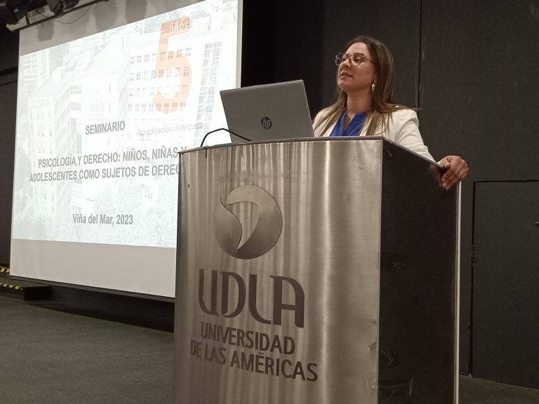Carrera de Psicología de Campus Los Castaños conmemora día de la profesión con masivo seminario sobre derechos y protección de niños y adolescentes