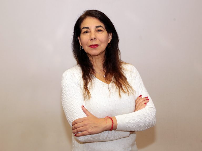 Egresada de Derecho trabaja como abogada asesora jurídica del Diario Oficial de la República: “El nivel de rigurosidad de UDLA me llevó a tener una formación de excelencia que agradezco”