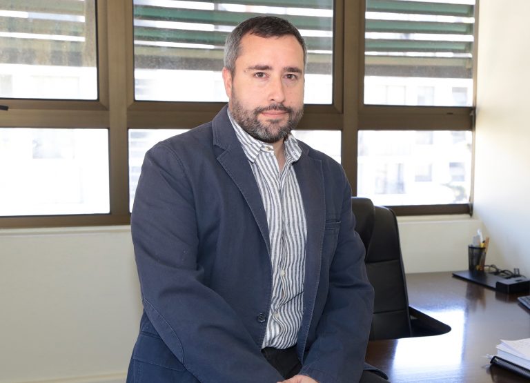 Egresado de Arquitectura explica su trabajo como Subdirector de Desarrollo Físico de UDLA: “La Universidad jugó un papel fundamental en mi desarrollo como profesional”