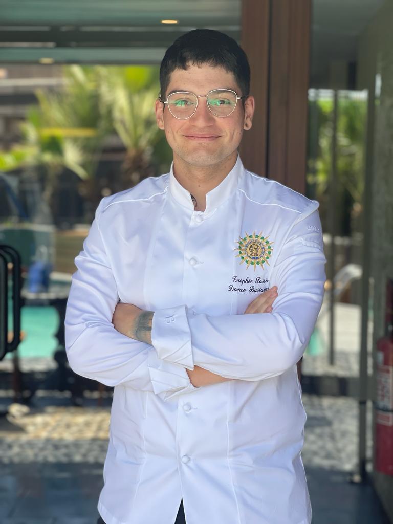 Egresado de UDLA logra cuarto lugar en concurso internacional realizado en París: “Mi próximo desafío profesional es seguir introduciéndome en competencias gastronómicas”