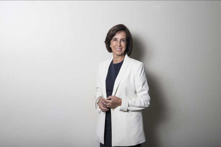 Rectora Pilar Romaguera participa en curso internacional para rectores/as que busca formar una red de líderes iberoamericanos en la transformación digital