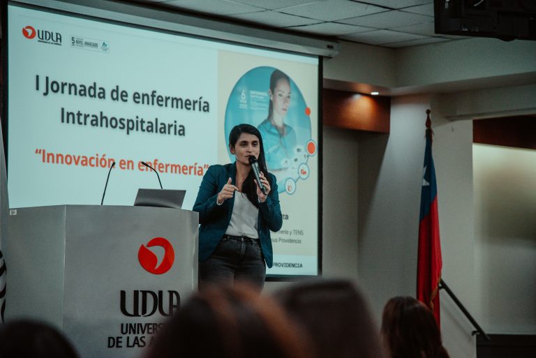 Escuelas de Enfermería y Técnico de Nivel Superior en Enfermería de Sede Santiago realizan primera jornada especializada en área hospitalaria