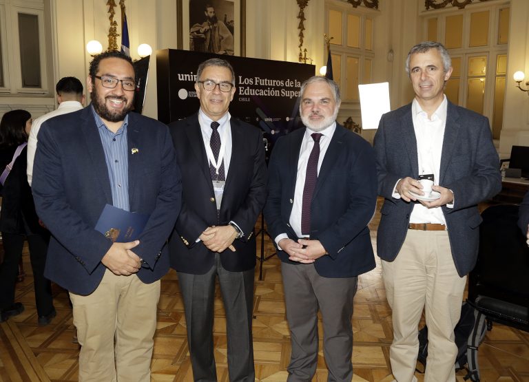 Vicerrector Académico, Jaime Vatter, participa en congreso “Los Futuros de la Educación Superior” sobre el impacto de las nuevas tecnologías en la educación terciaria