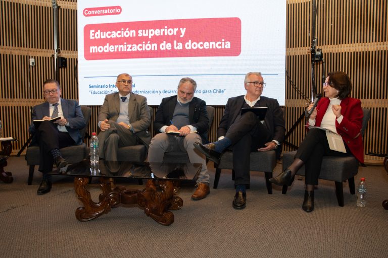 Rectora Pilar Romaguera aborda los desafíos de la modernización de la docencia en seminario internacional organizado por la Subsecretaría de Educación Superior