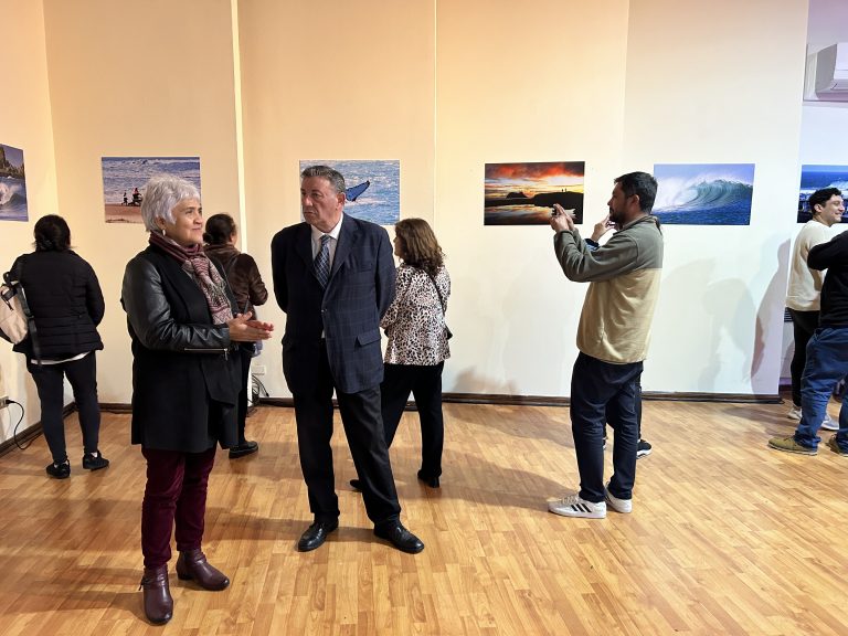 UDLA y Corporación Cultural de San Pedro de La Paz presentan exposición fotográfica con sello ambiental en el contexto de los Juegos Panamericanos
