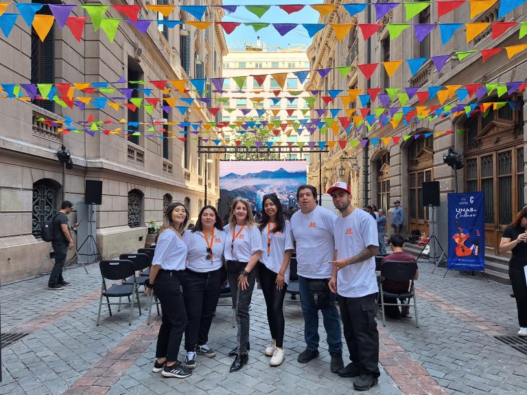 Estudiantes de la Escuela de Hotelería y Turismo participan en la organización de “Vive la nueva Alameda”, iniciativa artística y cultural de Santiago Centro